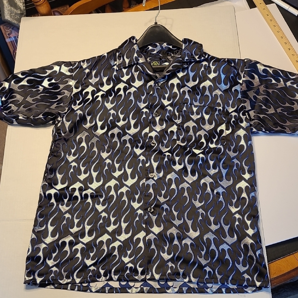 Vintage Y2K Mens Flame Pattern Shirt - Blue and Silver